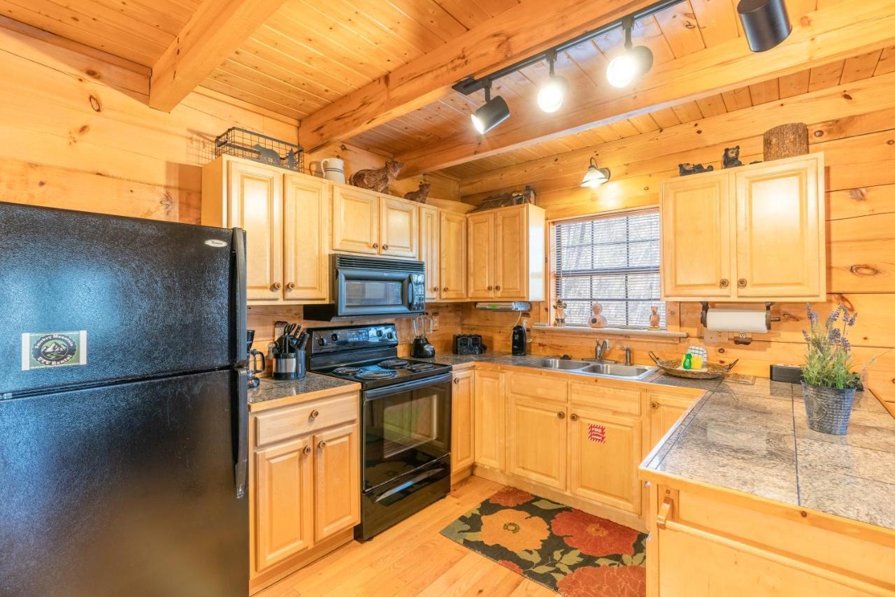 Moonshine Ridge Cabin With Hot Tub And Fire Pit Pigeon Forge Kültér fotó