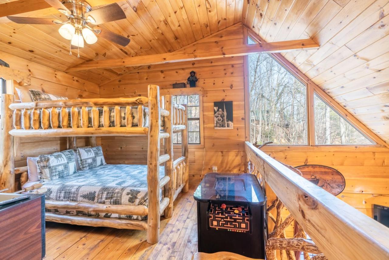 Moonshine Ridge Cabin With Hot Tub And Fire Pit Pigeon Forge Kültér fotó
